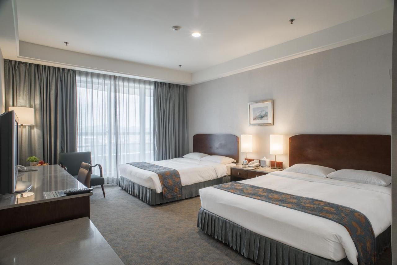 Chateau De Chine Hotel Taoyuan Exterior photo